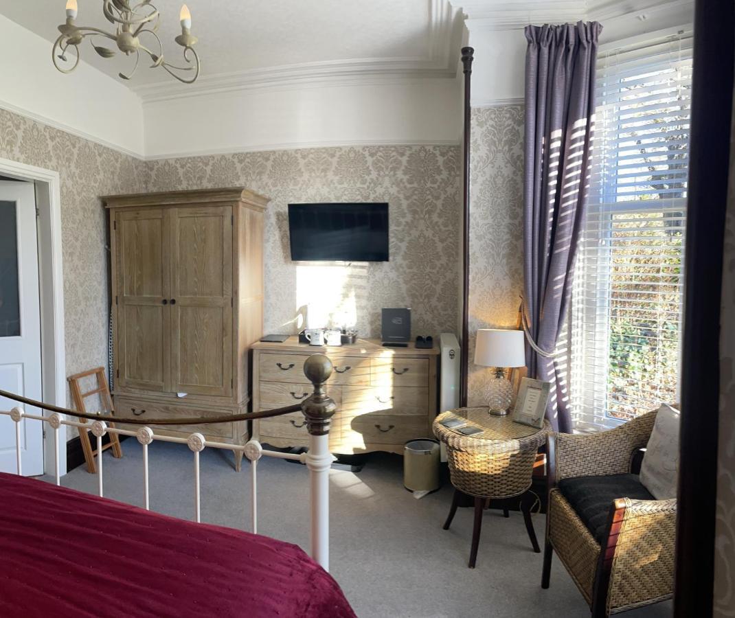 Гостевой дом Glenville House - Adults Only - Incl Free Off-site Health Club With Swimming Pool, Hot Tub, Sauna & Steam Боунес-он-Уиндермер