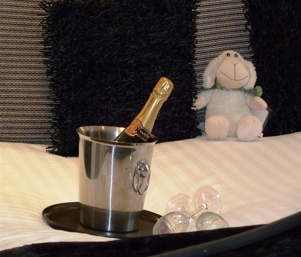 Гостевой дом Glenville House - Adults Only - Incl Free Off-site Health Club With Swimming Pool, Hot Tub, Sauna & Steam Боунес-он-Уиндермер